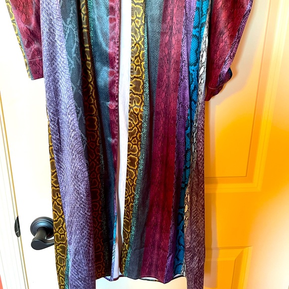 L academie Long sleeve Robe with covered buttons - Picture 3 of 4